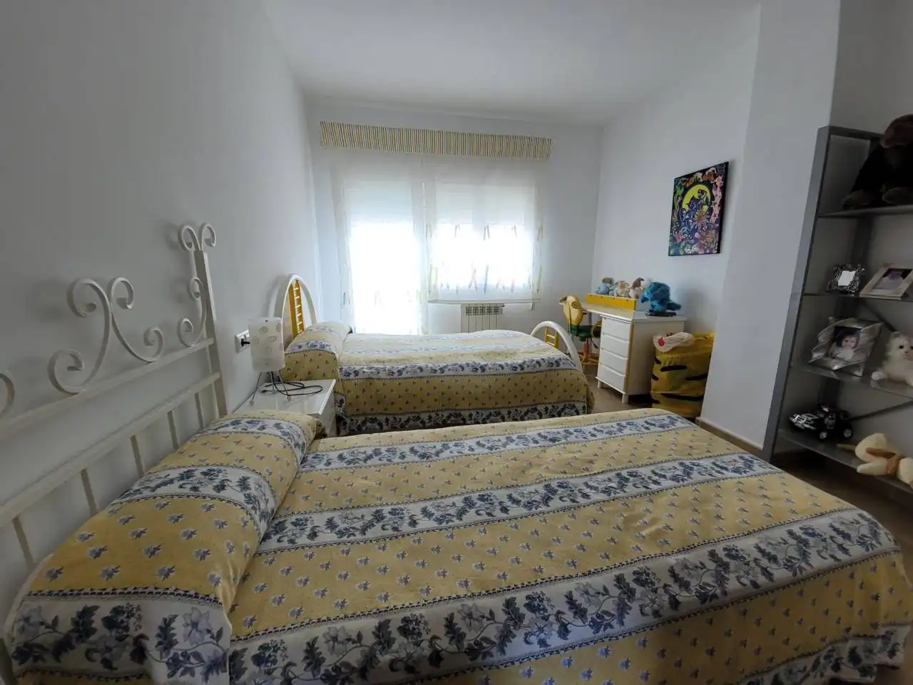 Dormitori de Casa o xalet en venda en Baza amb Aire condicionat, Calefacció i Jardí privat