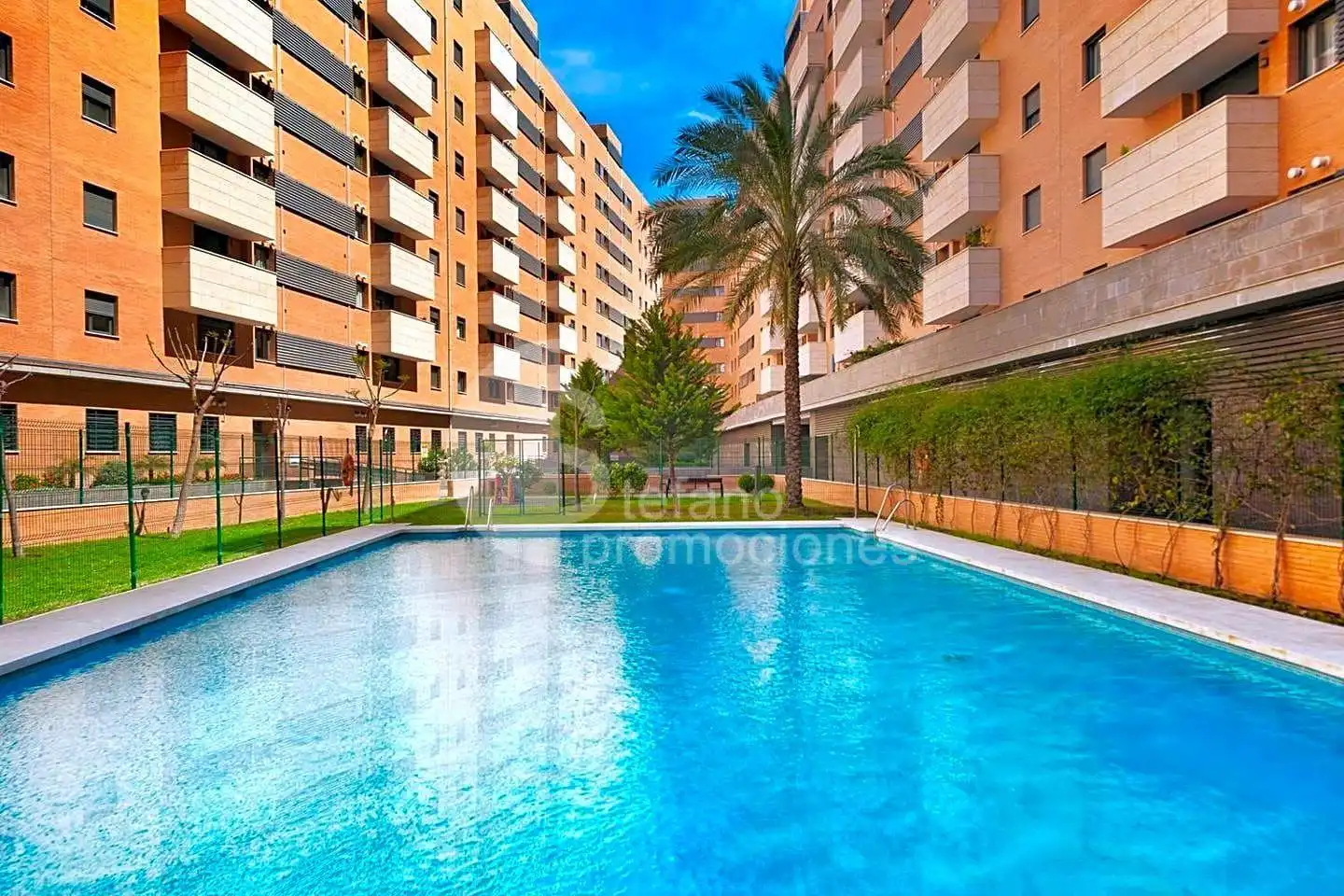 Schwimmbecken von Wohnung zum Verkauf in Málaga mit Klimaanlage, Terrasse und Gemeinschaftspool