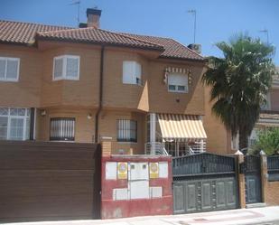 Exterior view of Single-family semi-detached for sale in Navalcarnero