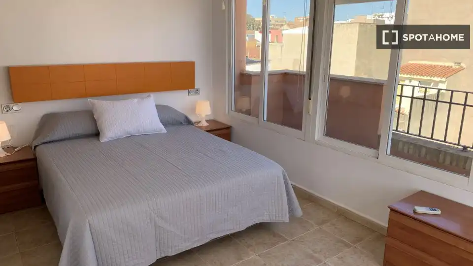 Habitación de Piso de alquiler en Sagunto / Sagunt con Aire acondicionado, Calefacción y Amueblado