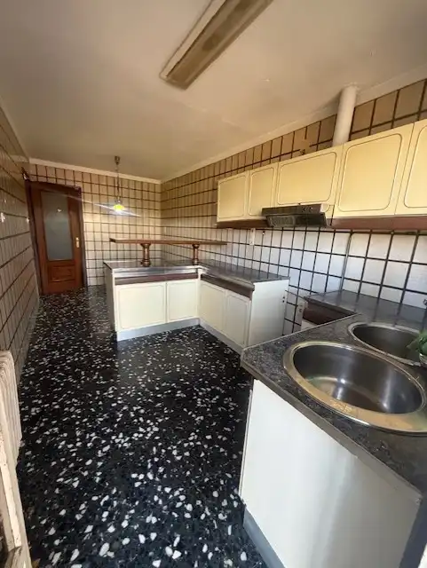 Cuina de Casa o xalet en venda en Balaguer amb Calefacció, Jardí privat i Terrassa