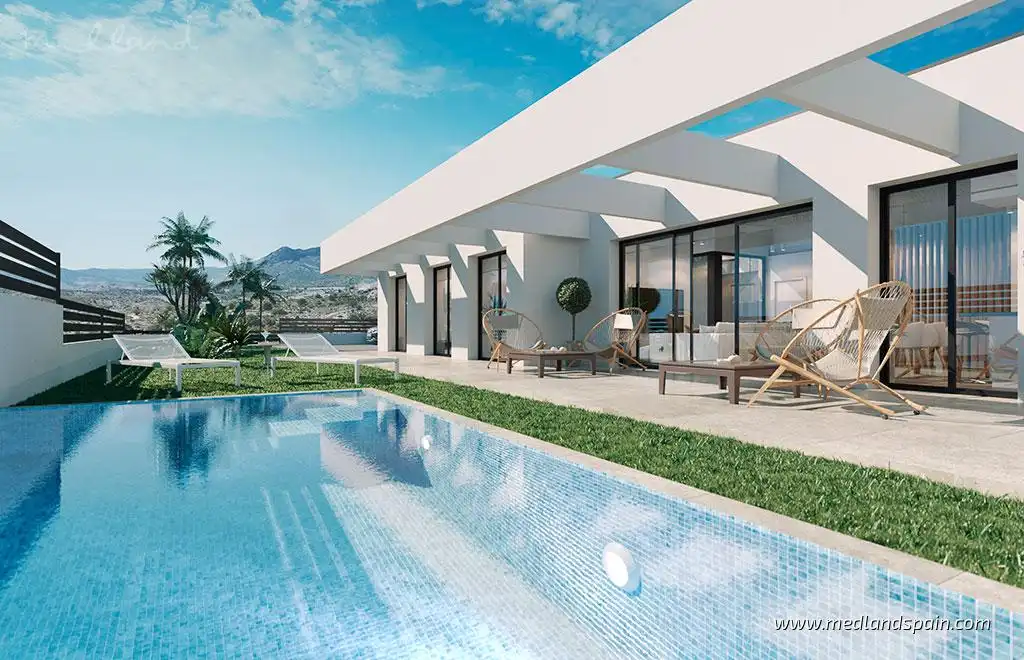 Xalet amb piscina en venda a Golf Bahía