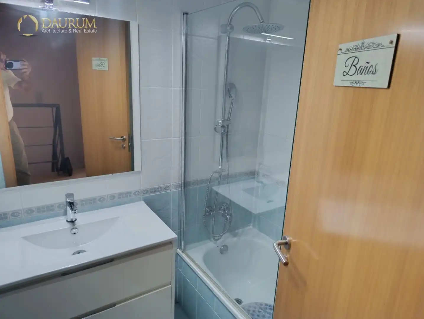 Badezimmer von Einfamilien-Reihenhaus zum Verkauf in Elche / Elx mit Klimaanlage, Heizung und Terrasse