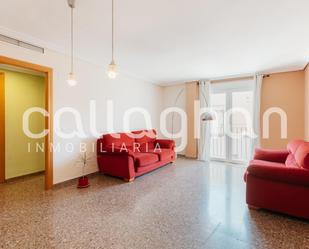 Living room of Flat for sale in  Valencia Capital  with Air Conditioner and Balcony