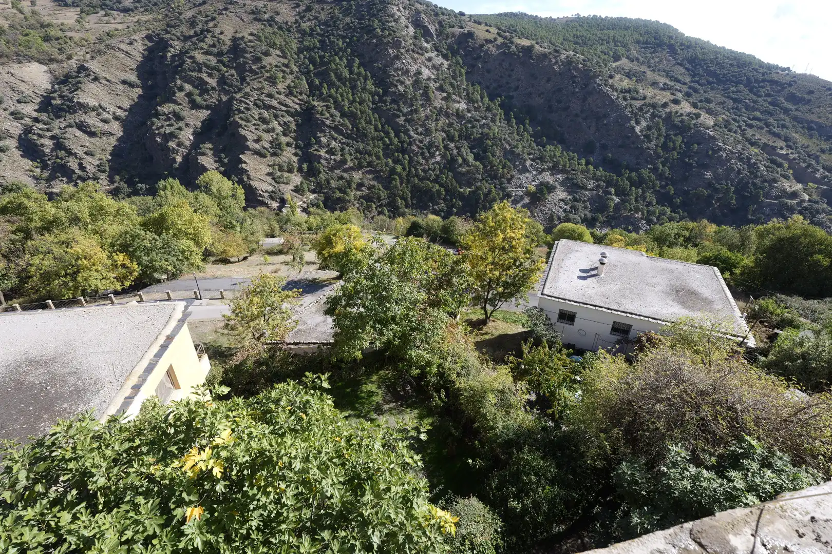 Vista exterior de Casa adosada en venda en Bérchules amb Terrassa i Balcó