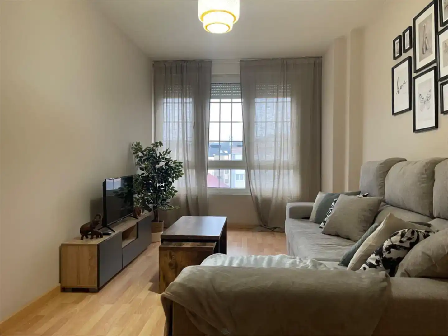 Wohnzimmer von Wohnung zur Miete in Cedeira mit Privatgarten, Parkett und Möbliert