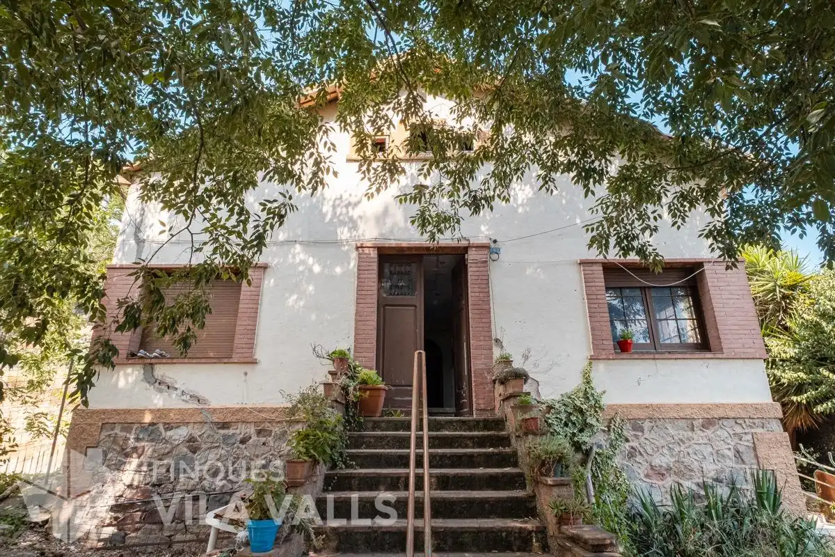 Vista exterior de Casa o xalet en venda en Palau-solità i Plegamans amb Jardí privat