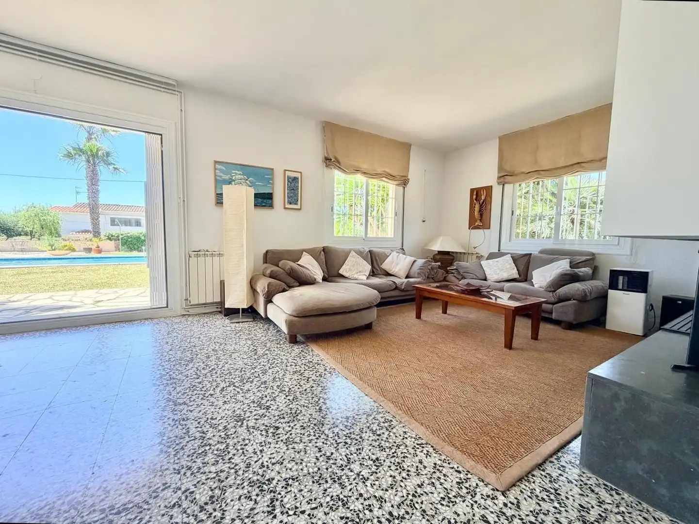 Sala d'estar de Casa o xalet en venda en Cunit amb Calefacció, Jardí privat i Piscina