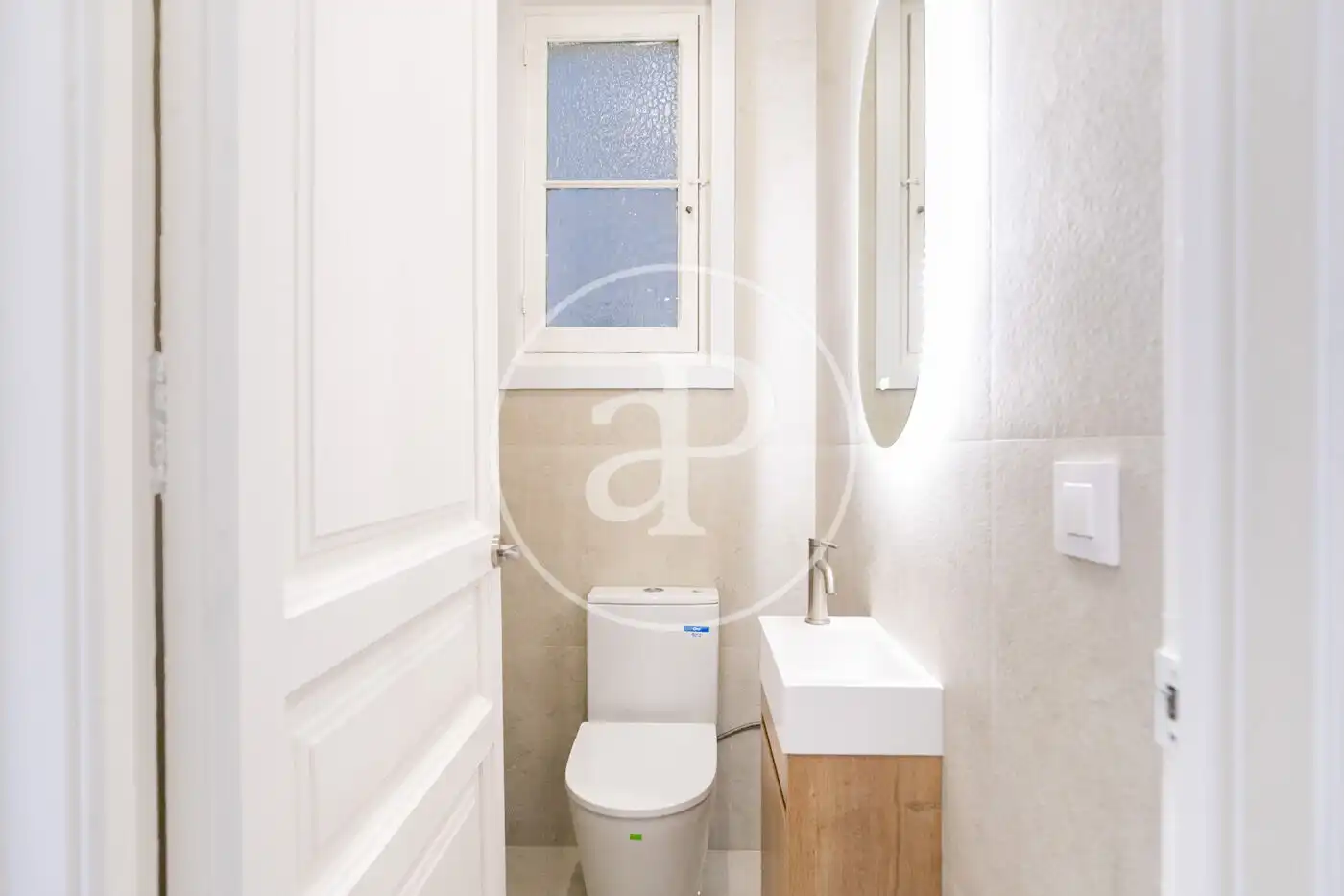 Badezimmer von Wohnung zum Verkauf in Barcelona mit Klimaanlage und Heizung