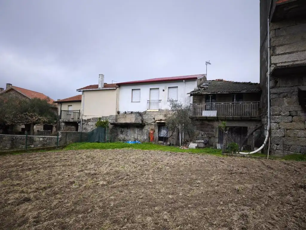 Einfamilien-Reihenhaus zum Verkauf in Vilardevós mit Heizung, Privatgarten und Terrasse