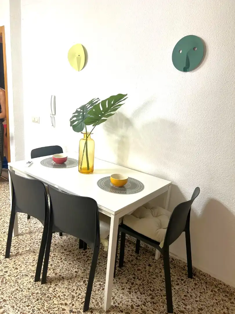 Menjador de Pis per a compartir en Murcia amb Moblat, Forn i Rentadora