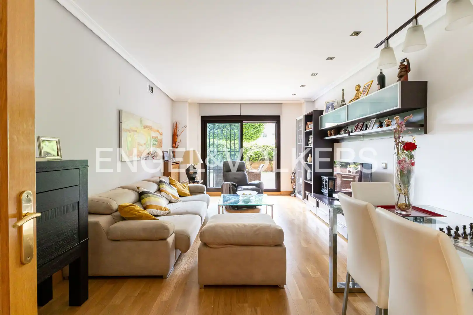 Vista exterior de Piso en venta en Madrid con Aire acondicionado, Calefacción y Jardín privado
