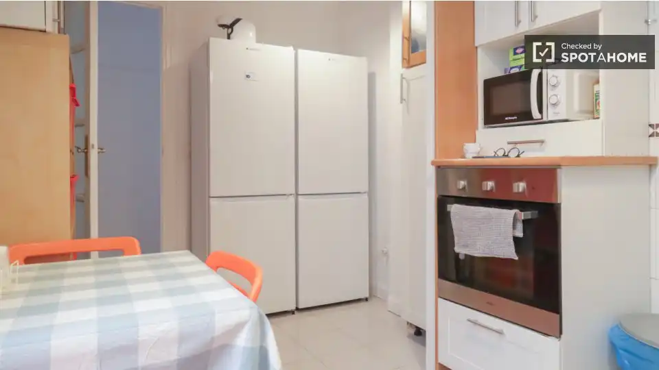 Cocina de Piso de alquiler en Madrid con Aire acondicionado, Calefacción y Amueblado