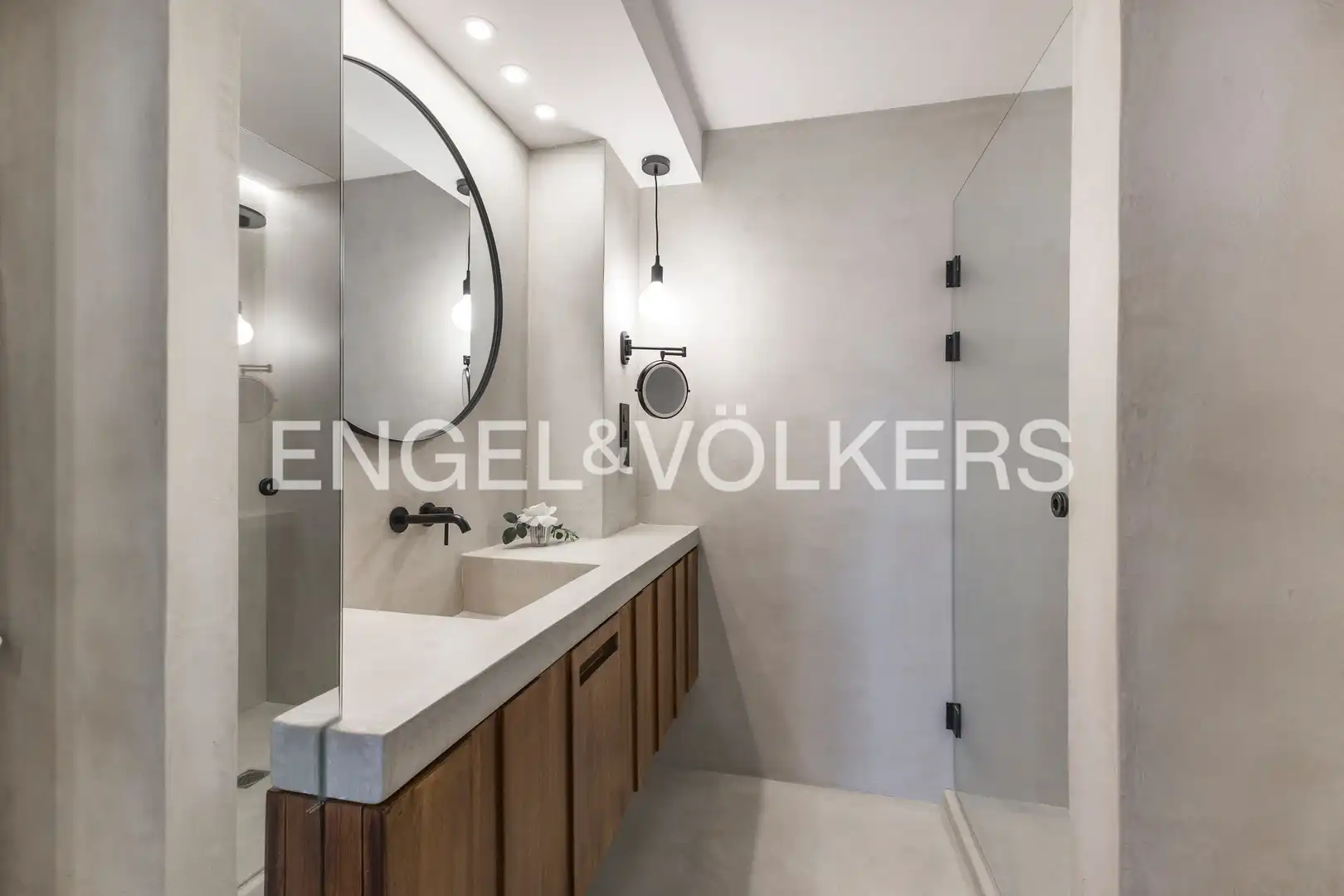 Bathroom of Flat for sale in Madrid  with Air Conditioner, Heating and Parquet flooring