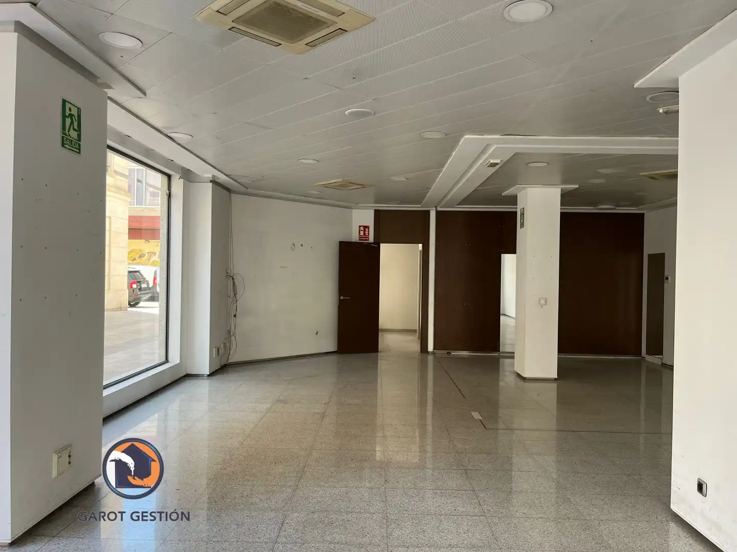 Commercial properties for sale in San Fernando de Henares  with Air Conditioner and Internet