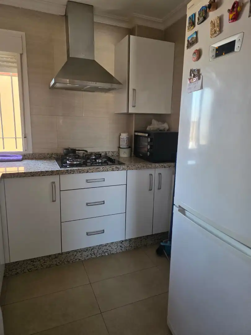 Küche von Wohnung zum Verkauf in Sevilla mit Klimaanlage, Heizung und Ofen