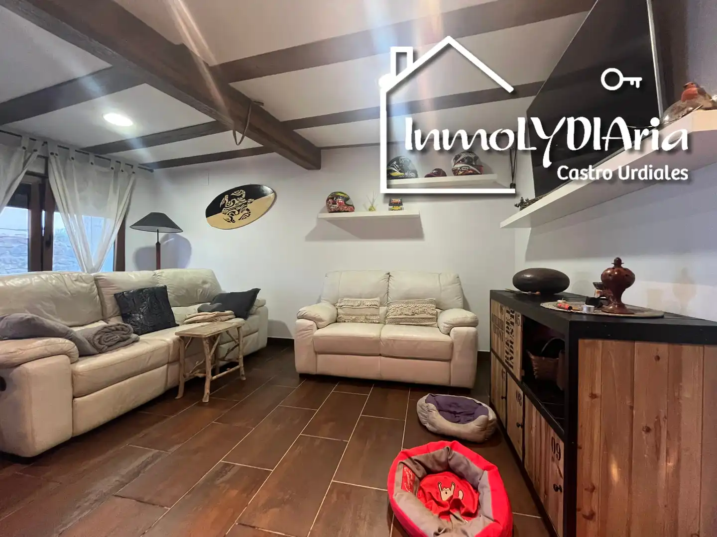 Sala de estar de Casa adosada en venta en Castro-Urdiales con Calefacción, Parquet y Terraza