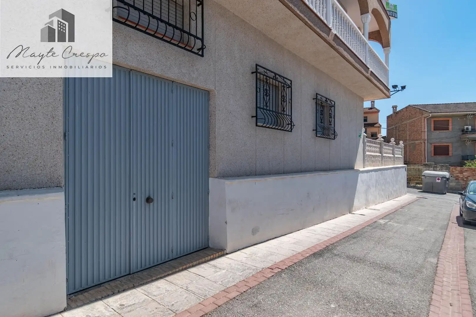 Vista exterior de Casa adosada en venta en Jun con Terraza, Amueblado y Alarma