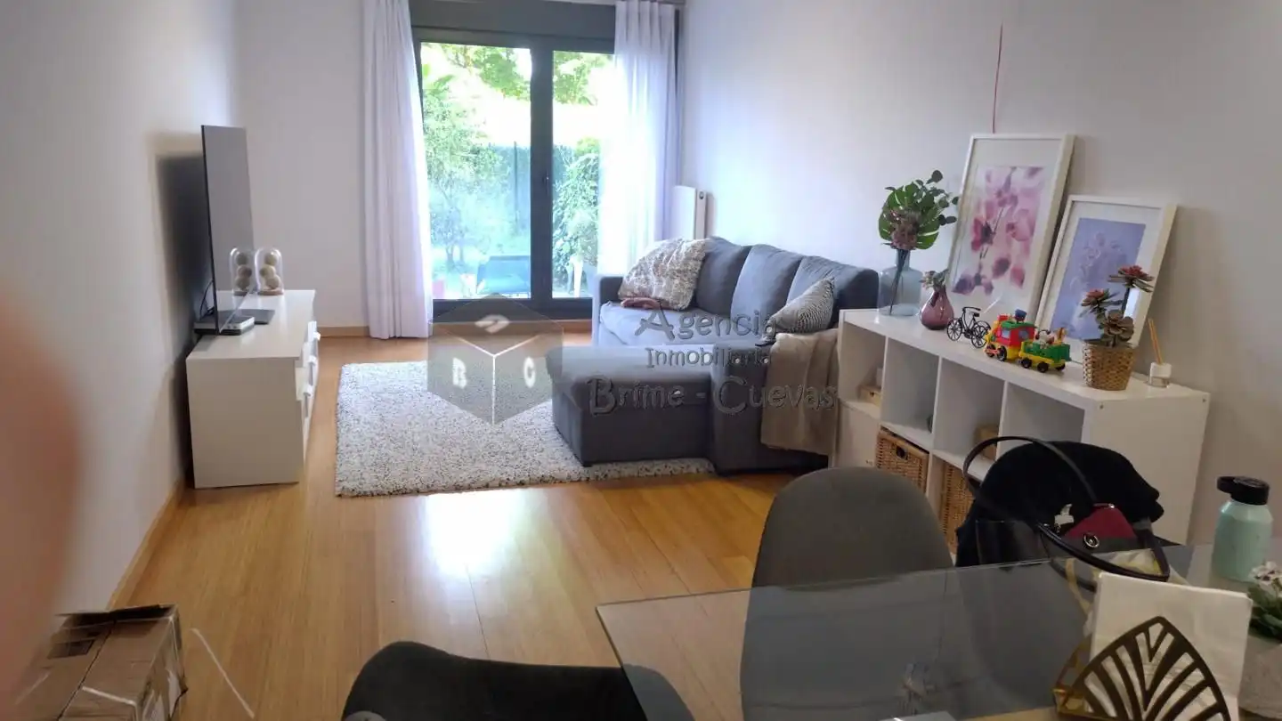 Wohnzimmer von Erdgeschoss zum Verkauf in Oviedo  mit Heizung, Privatgarten und Parkett