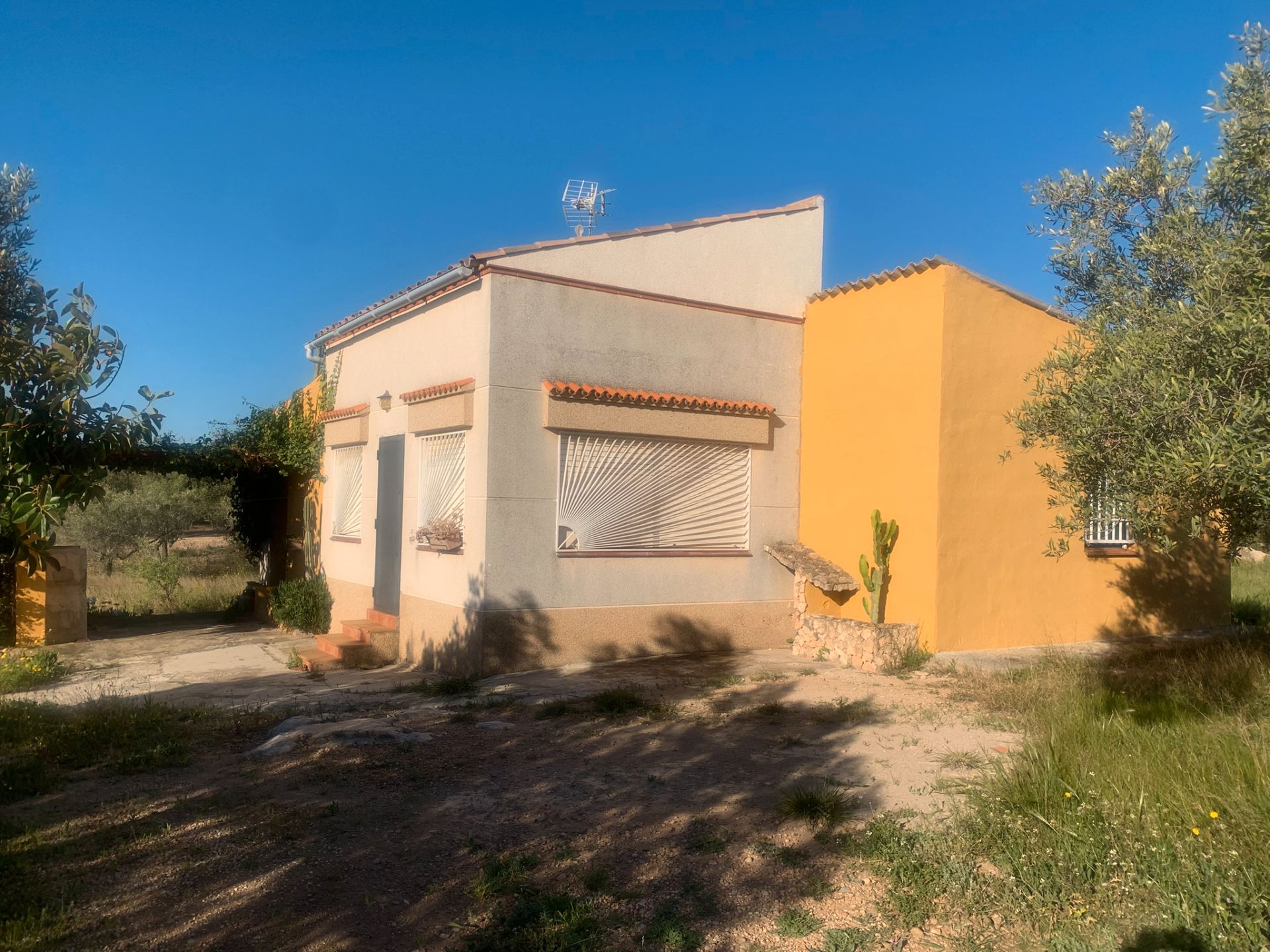 Exterior view of Country house for sale in Camarles