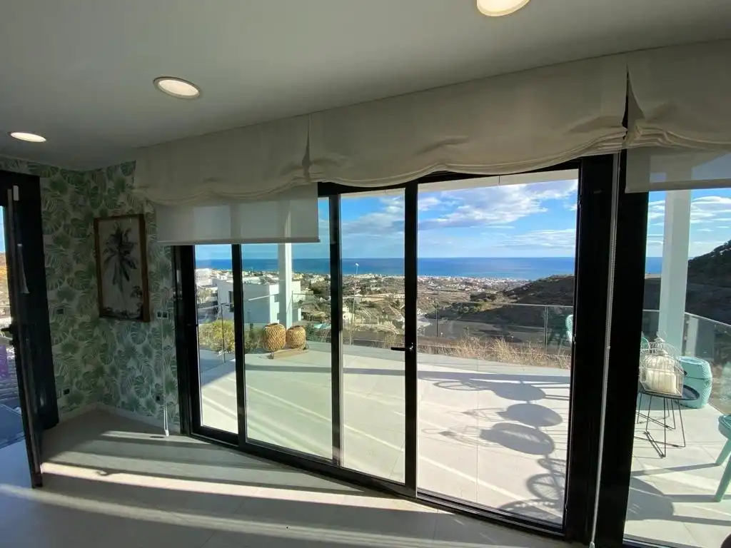 Vista exterior de Planta baja en venta en Rincón de la Victoria con Aire acondicionado, Calefacción y Terraza