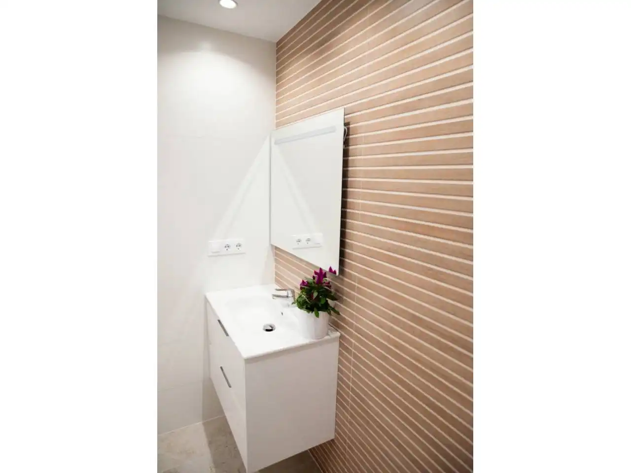 Bathroom of Flat for sale in Laredo  with Heating