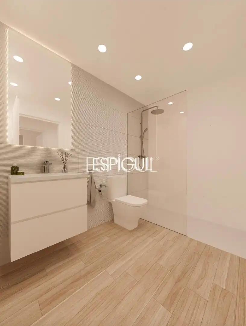 Bathroom of Flat for sale in Terrassa  with Air Conditioner, Heating and Terrace