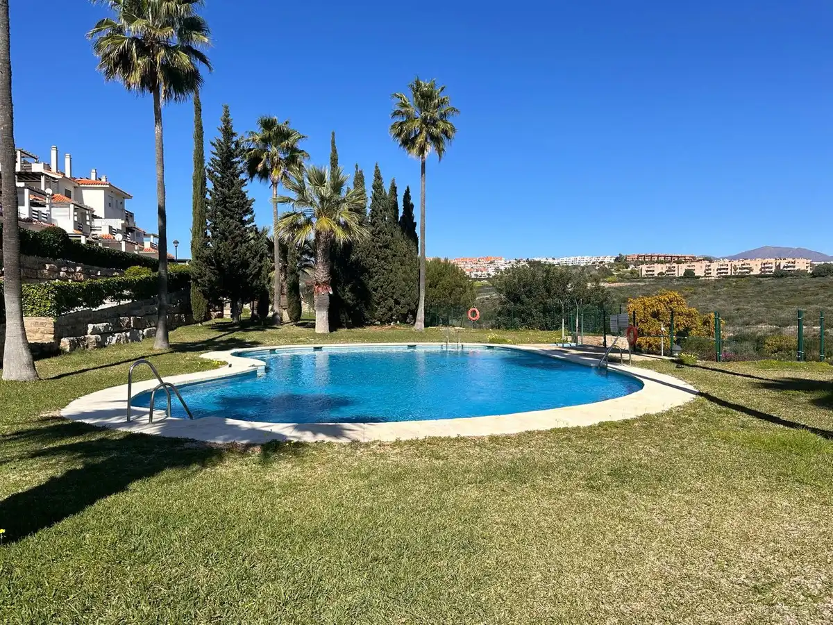 Piscina de Apartament en venda en Manilva amb Terrassa i Piscina comunitària