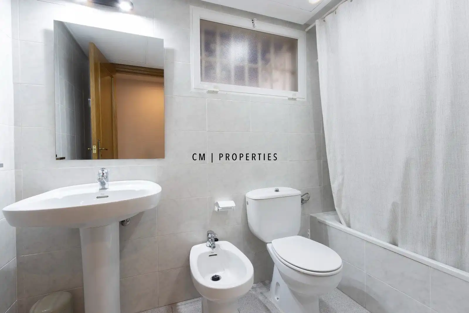 Baño de Piso de alquiler en Valencia con Aire acondicionado, Calefacción y Terraza
