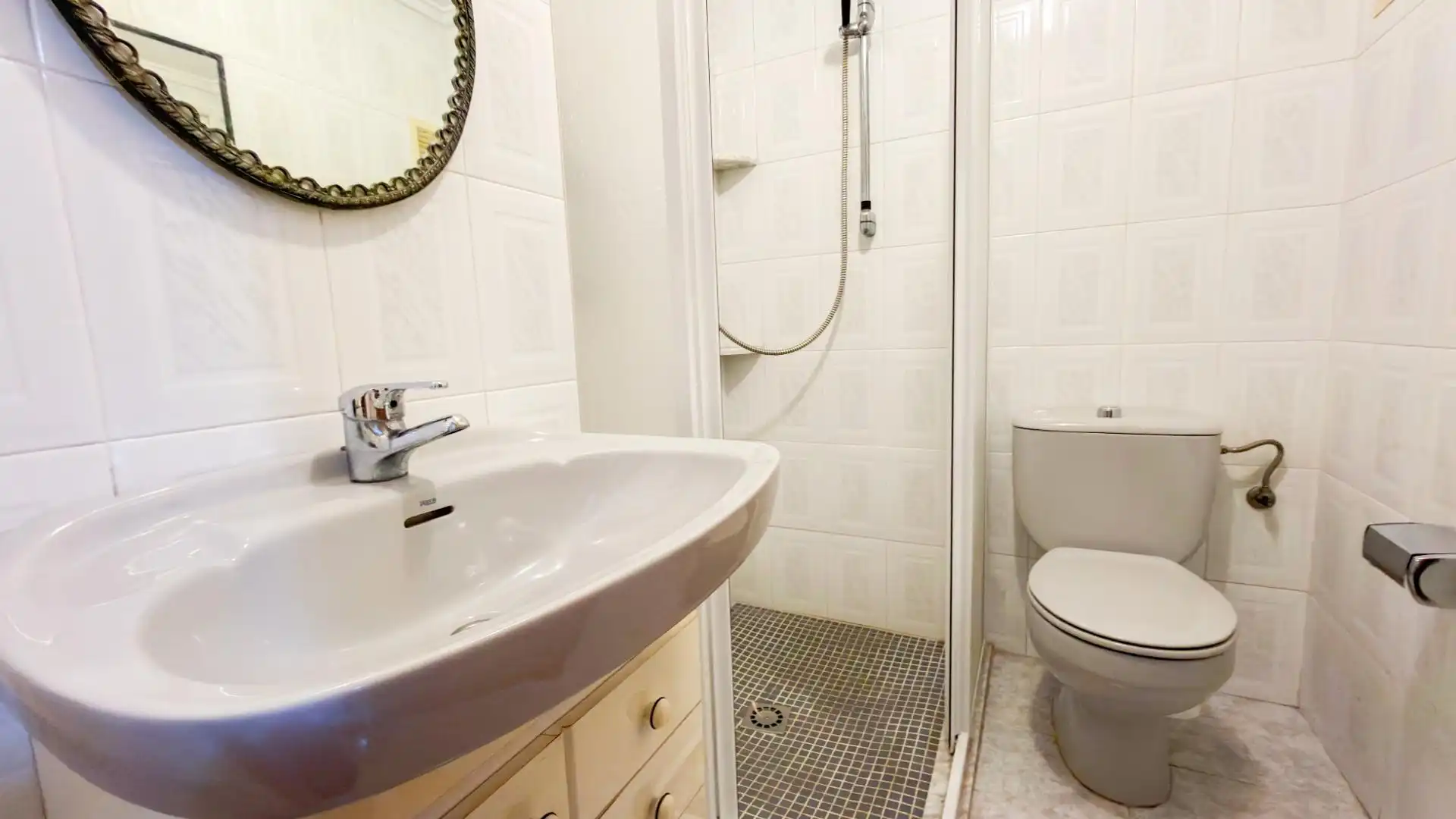 Badezimmer von Wohnung zum Verkauf in Valencia mit Klimaanlage, Heizung und Parkett