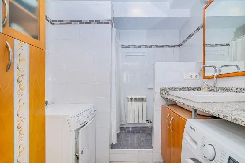 Bany de Casa o xalet en venda en Jun amb Aire condicionat, Terrassa i Traster