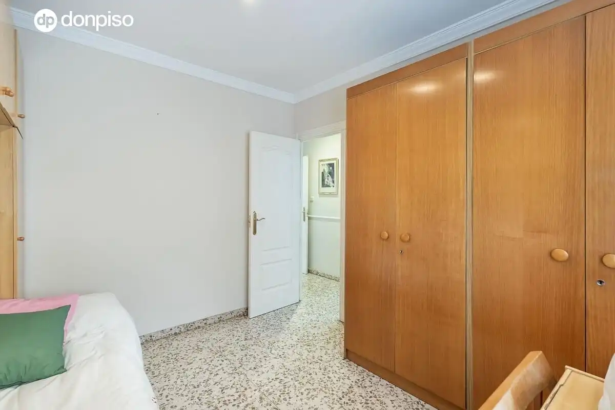 Bedroom of Flat for sale in Granada  with Heating and Terrace