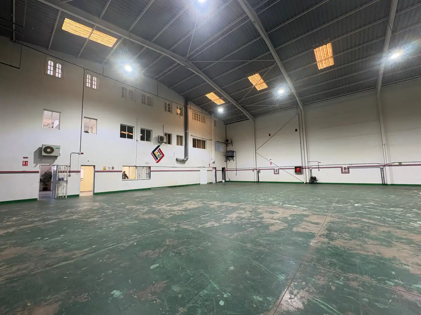 Industrial building to rent in Calle Morera 10-12, imagen 4
