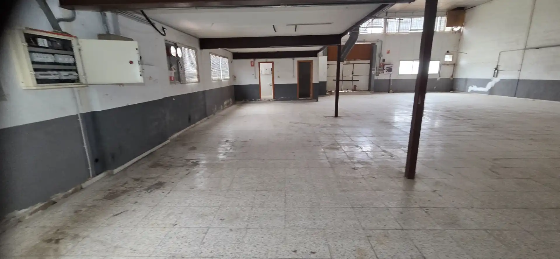 Fabrikhallen zum Verkauf in Monóvar  / Monòver