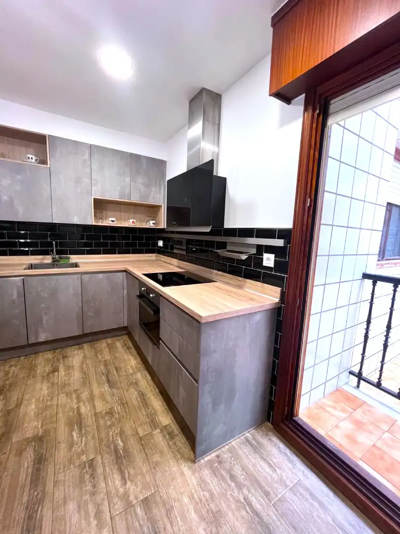 Cocina de Planta baja en venta en Castro-Urdiales con Calefacción, Jardín privado y Parquet