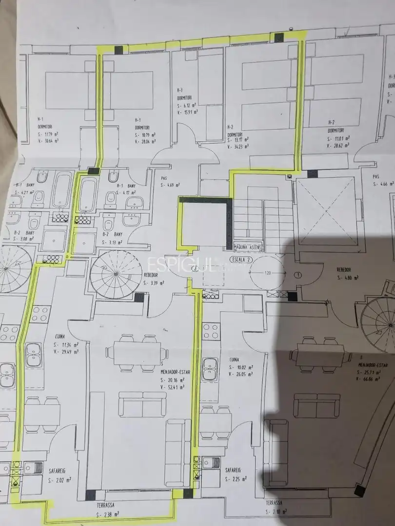 Maisonette zum Verkauf in Girona mit Klimaanlage, Heizung und Parkett