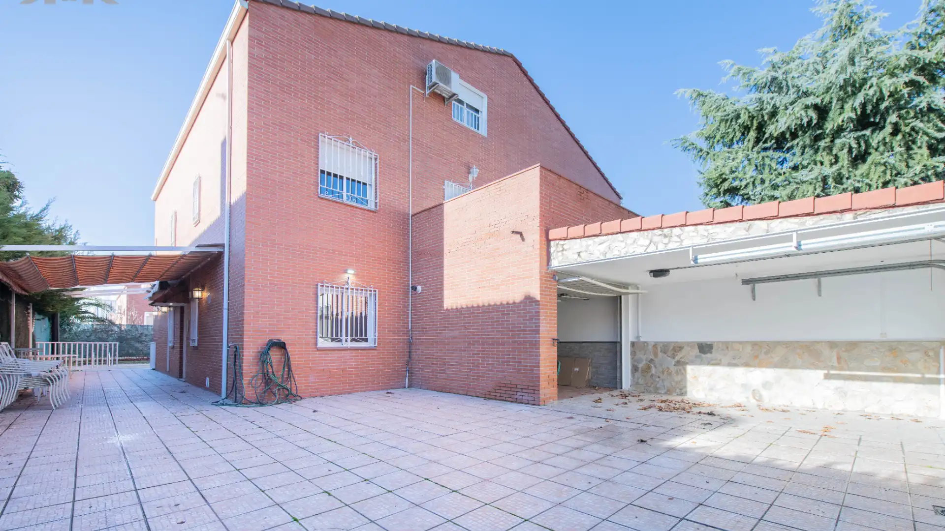 Vista exterior de Casa adosada en venta en Rivas-Vaciamadrid con Aire acondicionado, Calefacción y Jardín privado