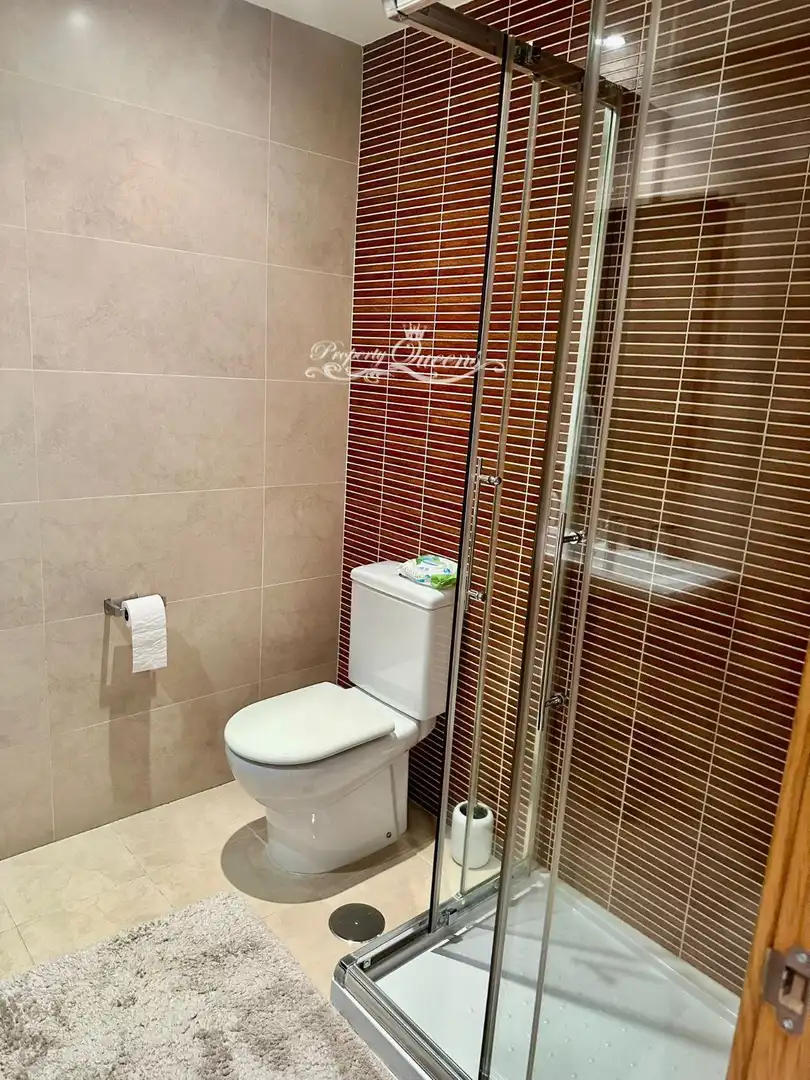 Bany de Pis de lloguer en Estepona amb Aire condicionat, Terrassa i Piscina