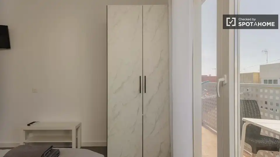 Habitación de Piso de alquiler en Valencia con Aire acondicionado, Calefacción y Amueblado