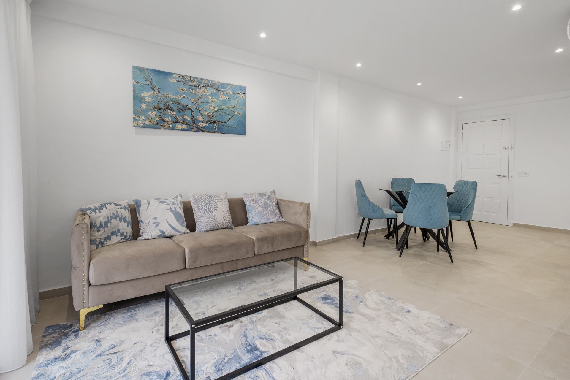 Sala de estar de Apartamento en venta en Estepona con Aire acondicionado, Terraza y Amueblado