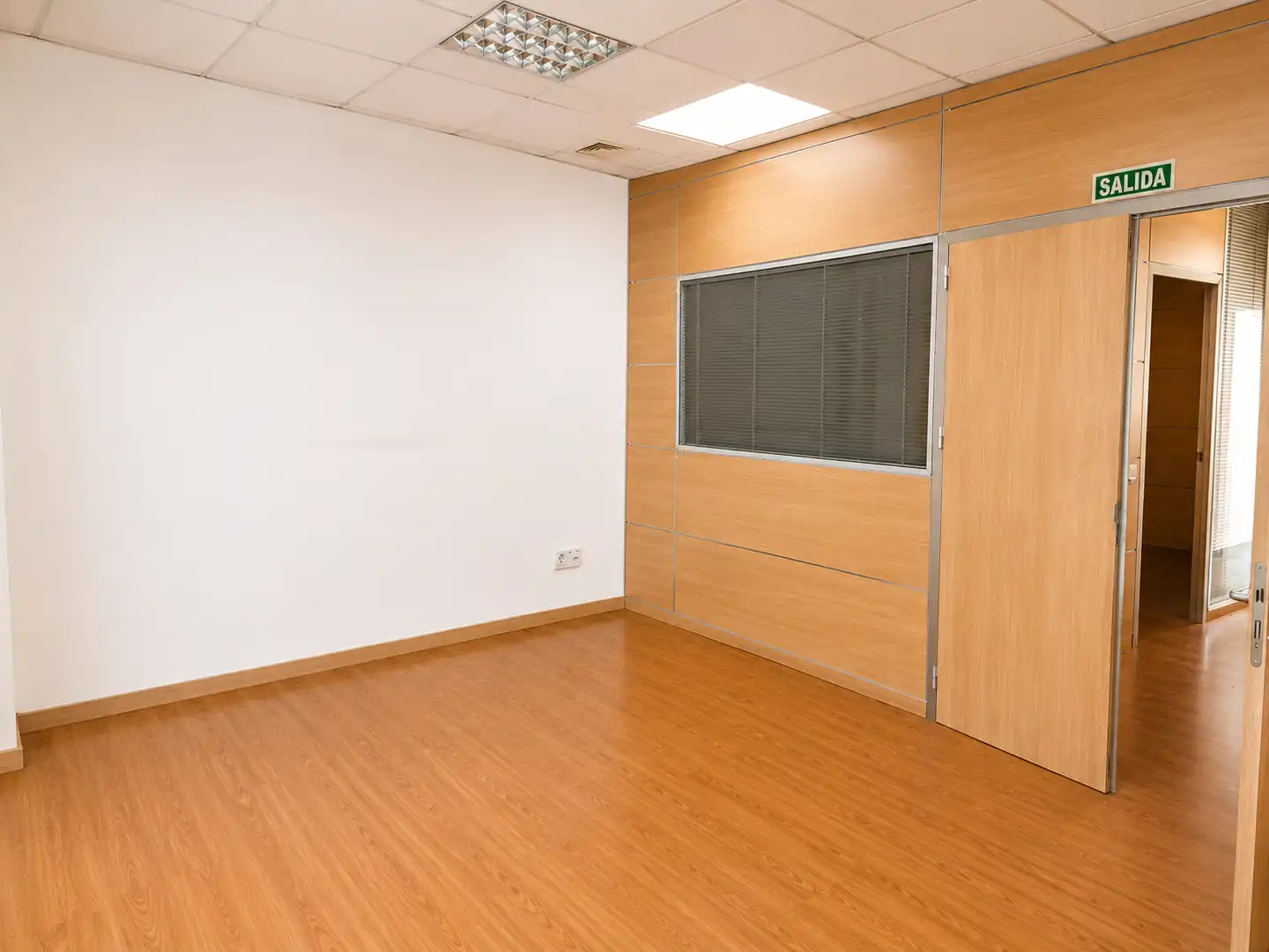 Fabrikhallen zum Verkauf in Calle Zagreb, 4, Europolis