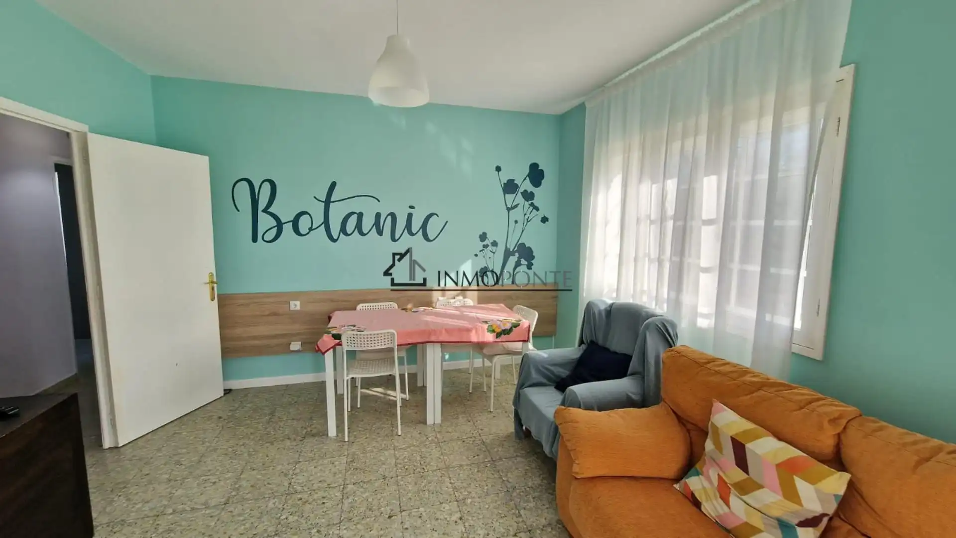 Sala d'estar de Casa o xalet en venda en Pontevedra Capital  amb Jardí privat