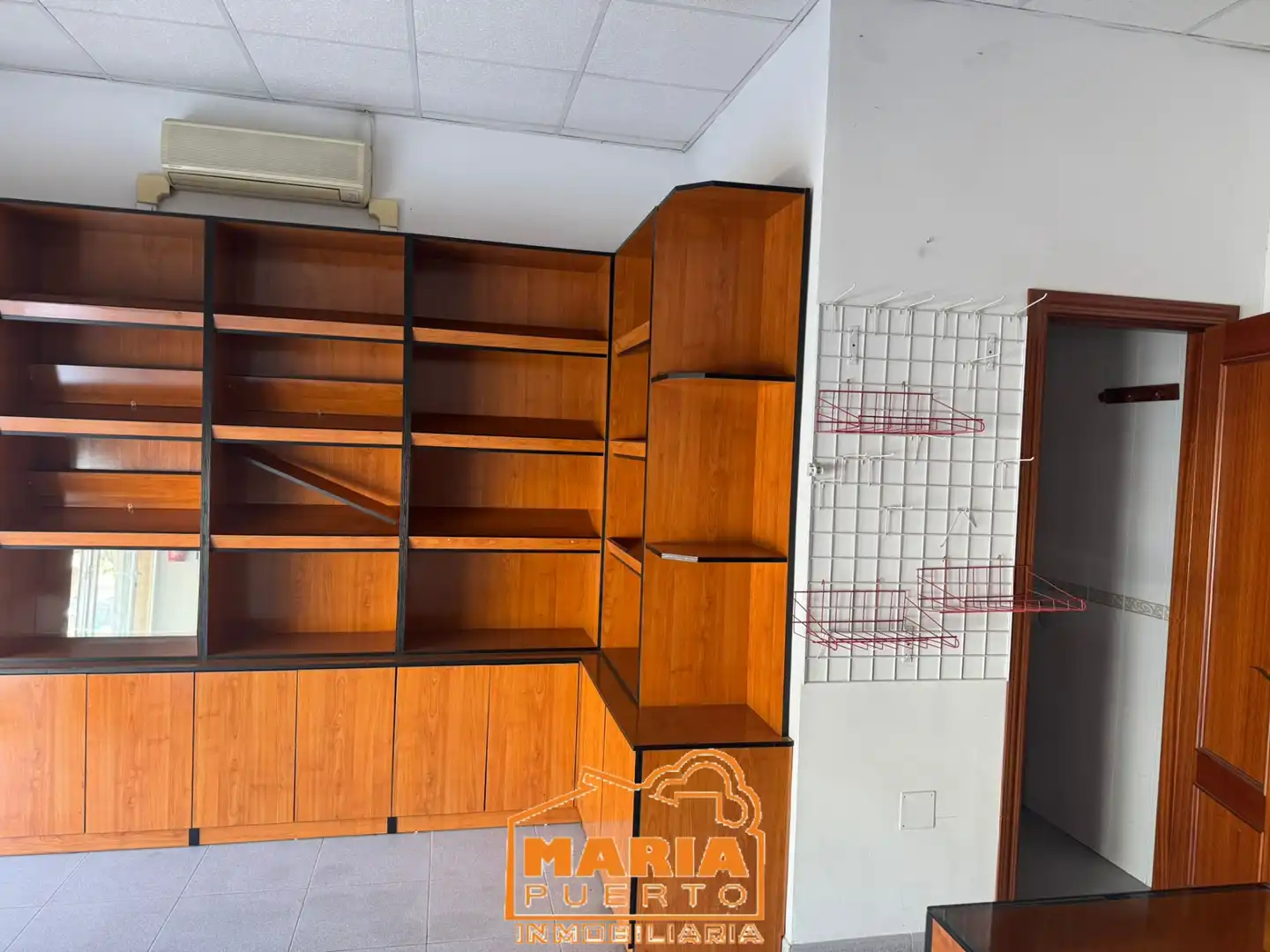 Local en venta en El Cónsul - Ciudad Universitaria - El Romeral