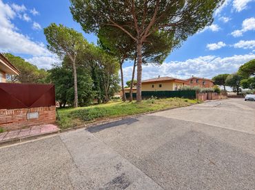 Terreny residencial en venda a Carrer de les Alzines 4