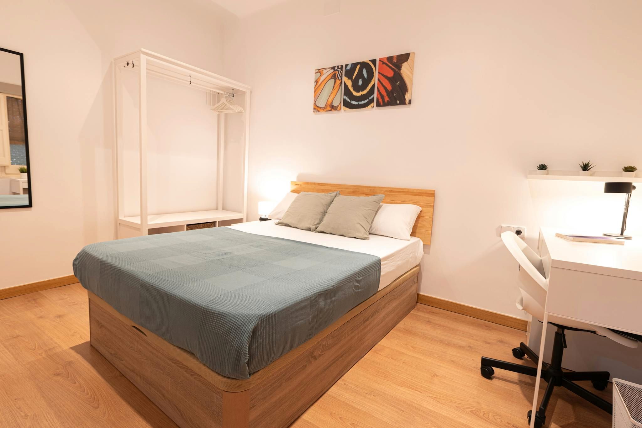 Bedroom of Flat to share in L'Hospitalet de Llobregat  with Washing machine