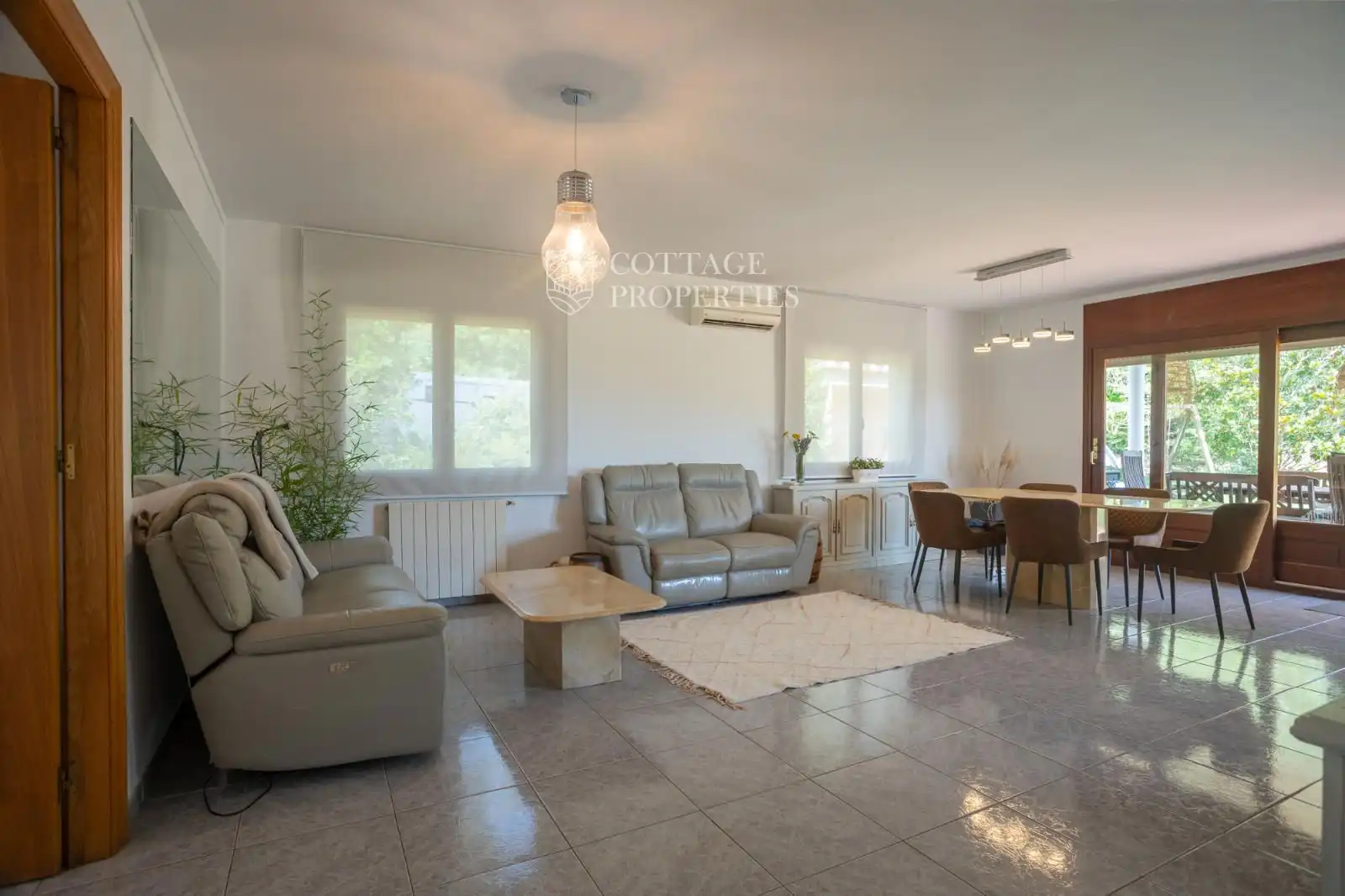 Sala de estar de Finca rústica en venta en Vilademuls con Aire acondicionado, Calefacción y Piscina