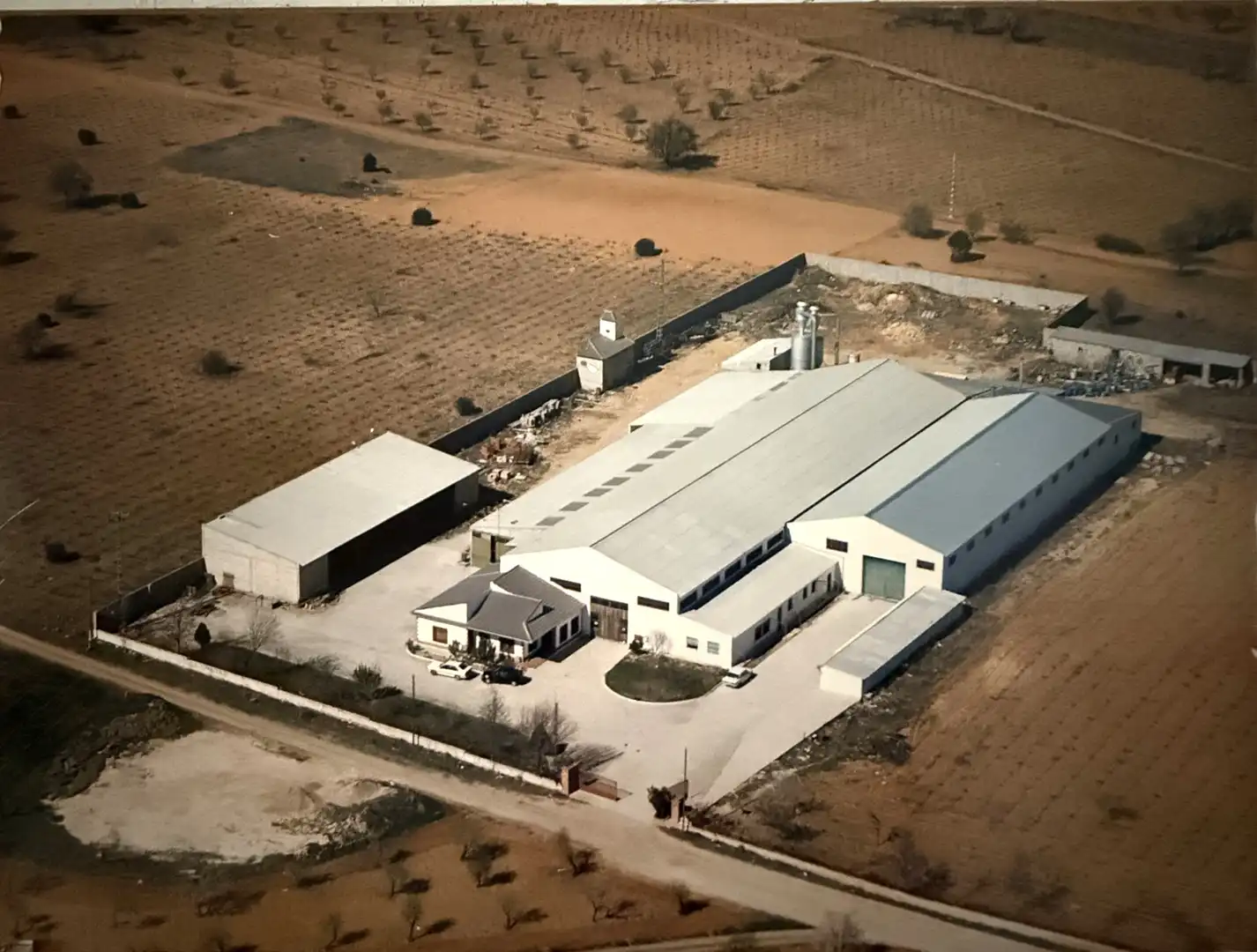 Vista exterior de Nave industrial en venta en Casas de Haro con Alarma