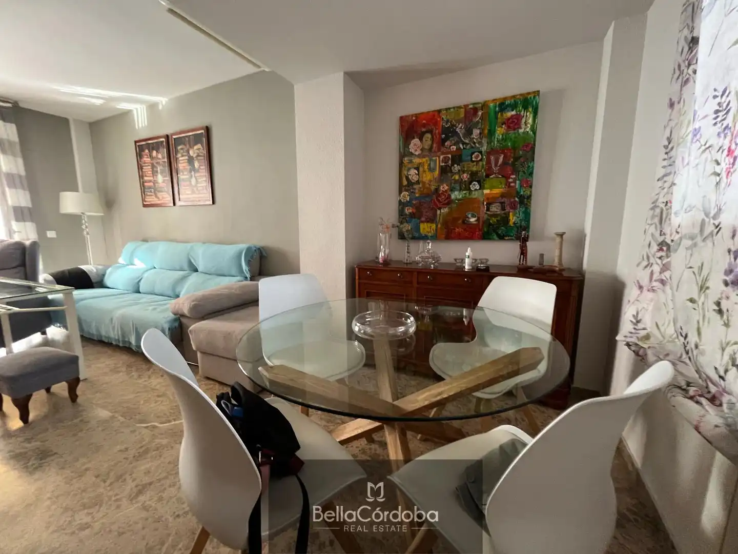 Sala d'estar de Casa adosada en venda en Córdoba amb Aire condicionat, Traster i Piscina