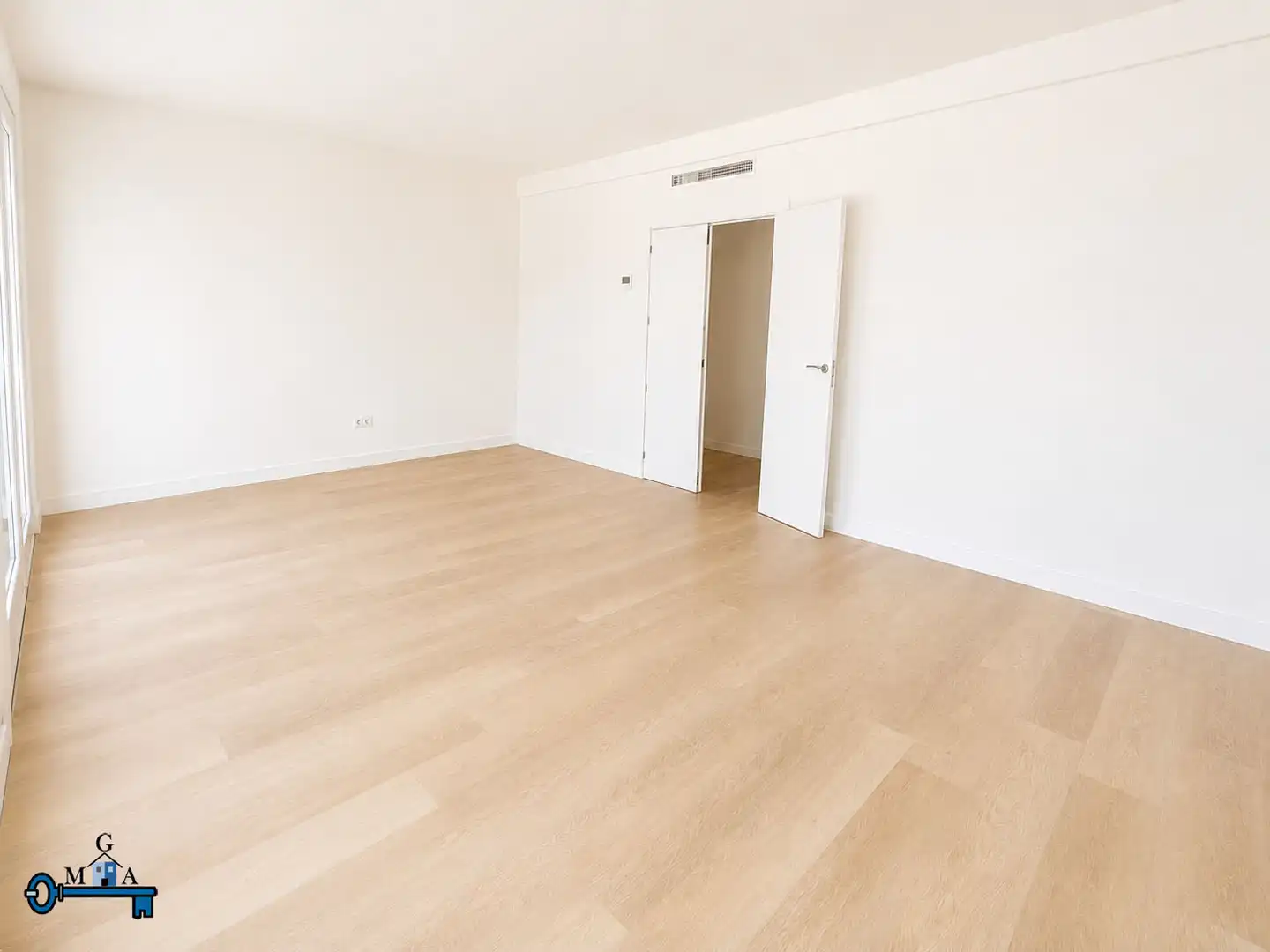 Living room of Flat for rent in Fuenlabrada  with Air Conditioner, Heating and Parquet flooring
