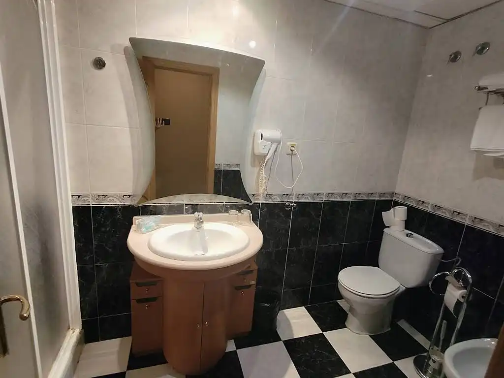 Badezimmer von Gebäude zum Verkauf in Guadarrama